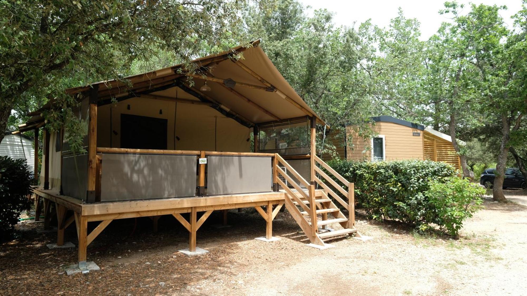 Hotel Domaine Les Chenes Blancs Saint-Saturnin-d'Apt Exterior foto
