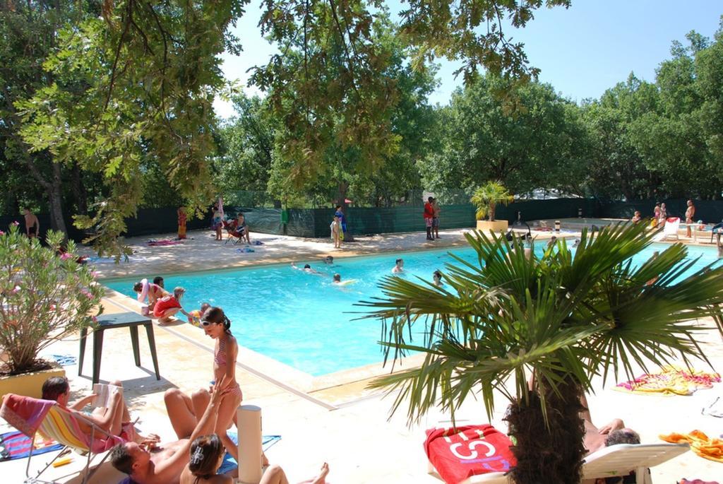 Hotel Domaine Les Chenes Blancs Saint-Saturnin-d'Apt Exterior foto